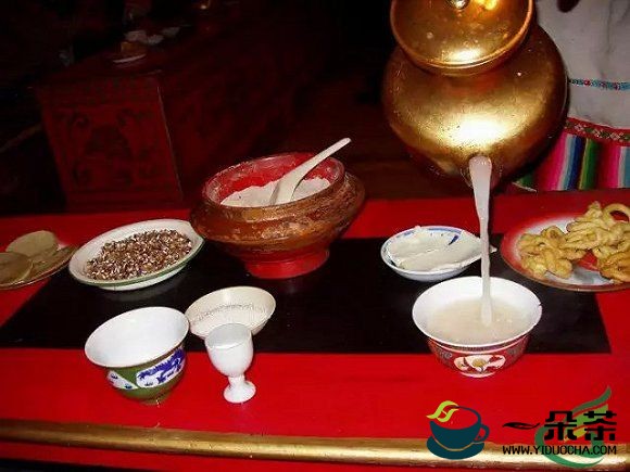 藏族最富有特色的酥油茶风俗