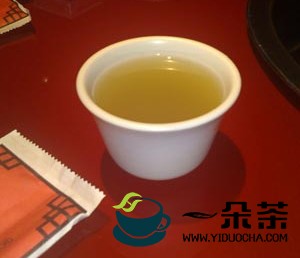 感冒了喝茶叶水好了:感冒时喝茶水对身体好吗