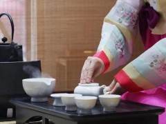 韩国茶道文化之接宾茶礼(韩国茶礼的过程从迎客环境茶室陈列书画)