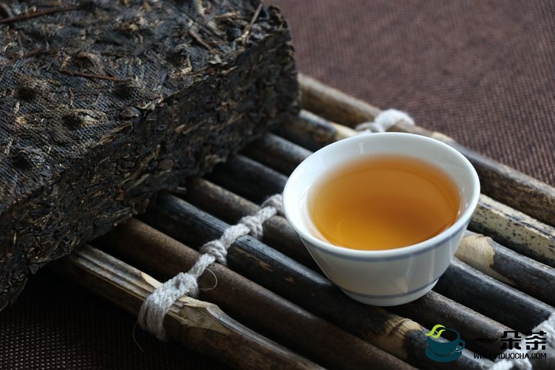 普洱茶投资分析：知名老茶价格一跌再跌 关于普洱茶升值的两点思考