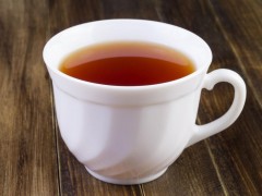红茶能一直泡在杯子里喝吗(红茶用杯子怎么泡)