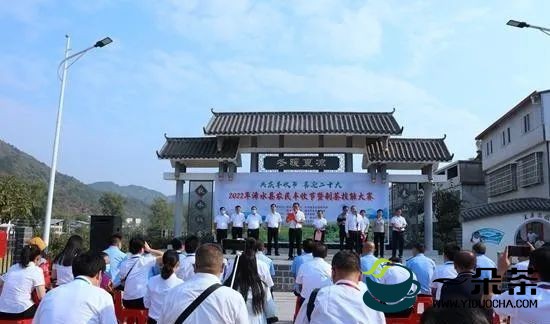 浠水县举办农民丰收节暨制茶技能大赛，来自各茶厂的制茶高手同台竞技