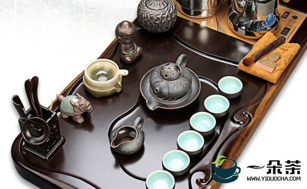茶具什么材质的好？紫砂、瓷器、玻璃茶具各有各的好(紫陶茶具喝茶和紫砂有啥区别)