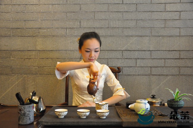 紫砂茶壶泡茶法|乌龙茶泡法(红茶紫砂壶泡法)
