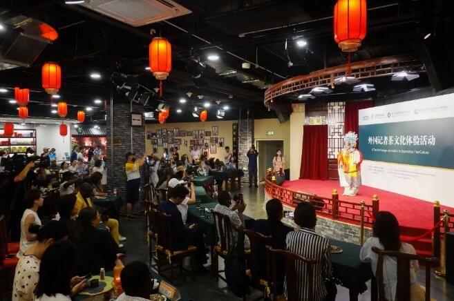 60名外国记者走进西城区马连道体验中国茶文化