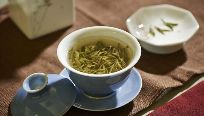 茶叶上的绒毛:为什么茶叶越便宜越浓，越贵越淡？