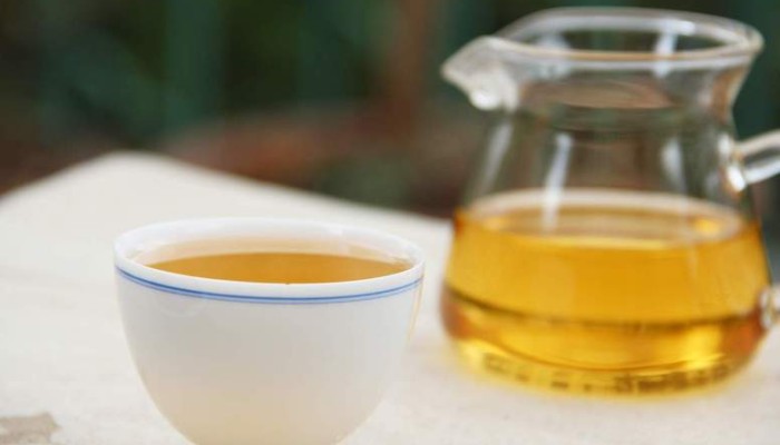 一片茶叶:每天用茶代替水有什么危害吗?