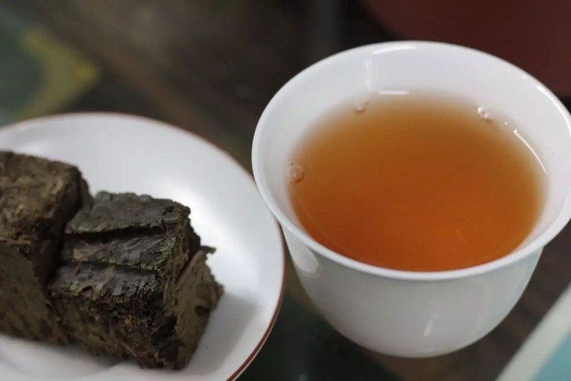 详述红茶和黑茶的区别(红茶黑茶的区别)