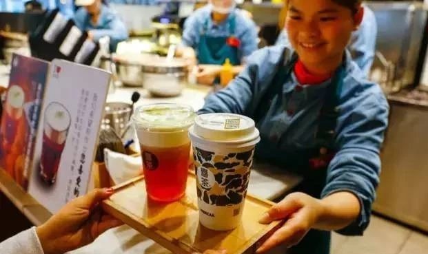 双节“喝茶”爆单，门店销售增长超500%：8天小长假新茶饮“摸底”下沉市场