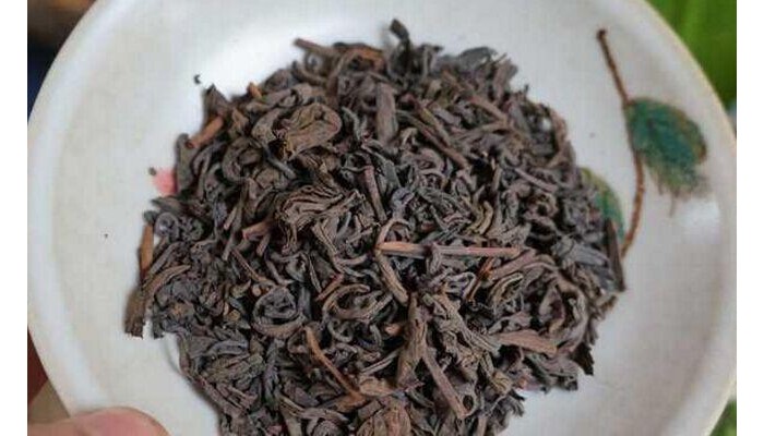 如何判断茶叶是否变质，保存原生态茶味的小方法！(怎样判断茶叶是否变质)
